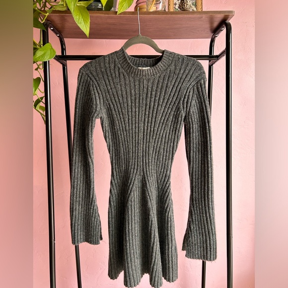 Viral H&M gray sweater dress - Picture 1 of 6